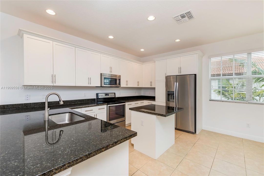 Active With Contract: $3,500 (3 beds, 3 baths, 1955 Square Feet)