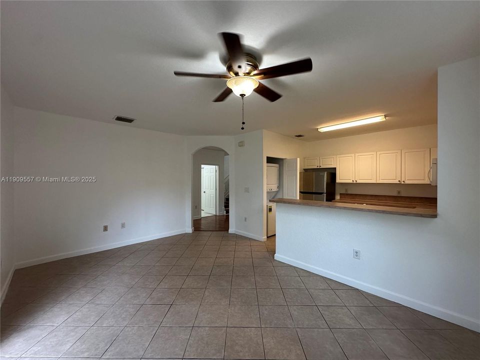 Activo con contrato: $2,300 (3 camas, 2 baños, 1379 Pies cuadrados)