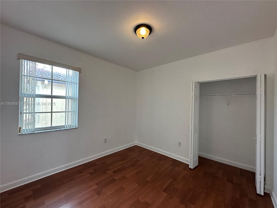 Activo con contrato: $2,300 (3 camas, 2 baños, 1379 Pies cuadrados)