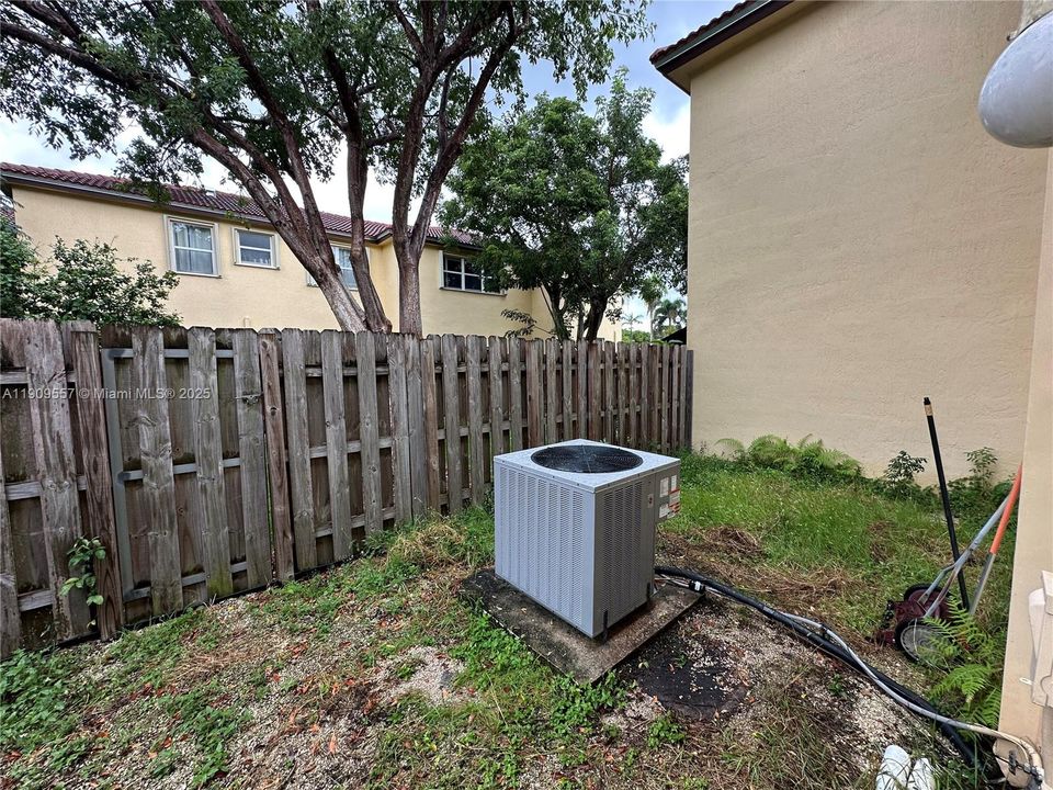 Activo con contrato: $2,300 (3 camas, 2 baños, 1379 Pies cuadrados)