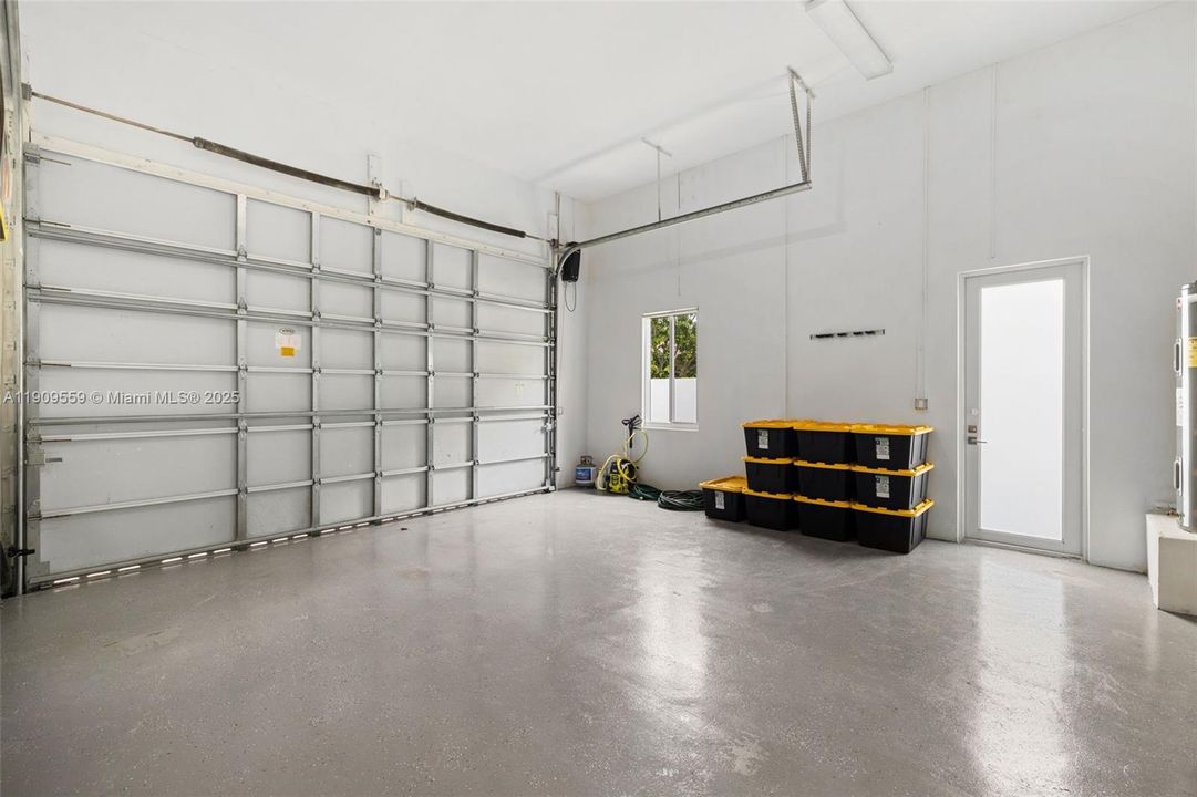 В аренду: $17,000 (6 спален, 6 ванн, 4444 Квадратных фут)