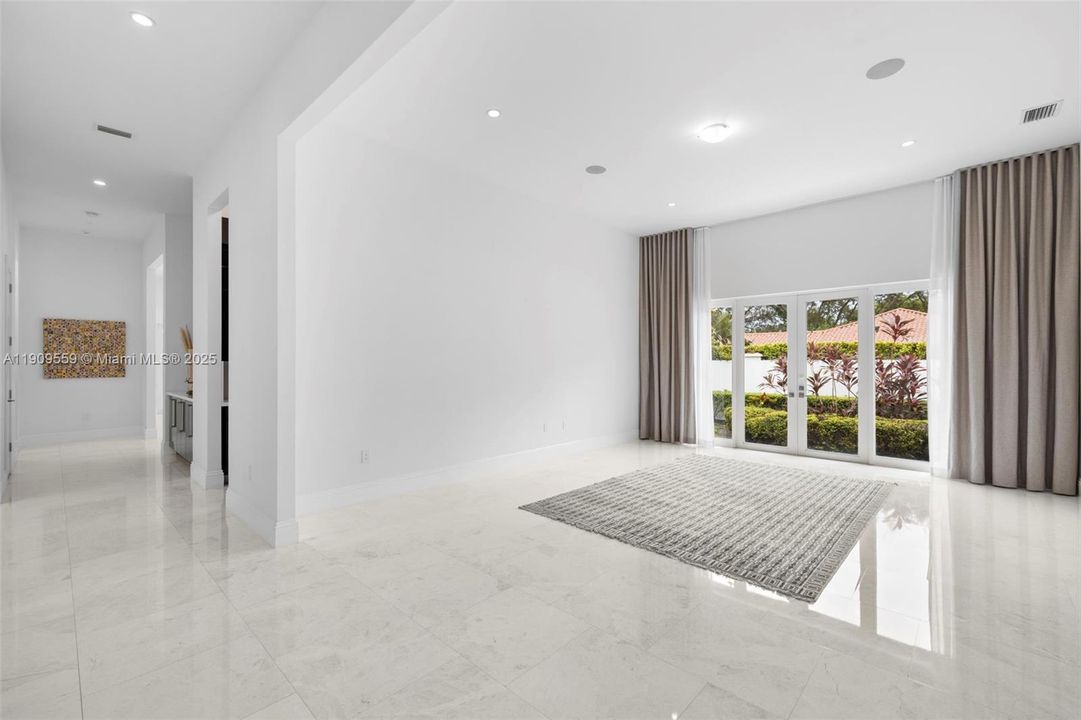 В аренду: $17,000 (6 спален, 6 ванн, 4444 Квадратных фут)