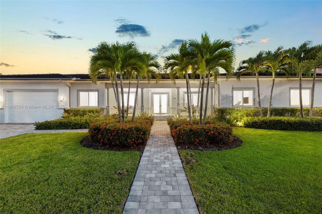 В аренду: $17,000 (6 спален, 6 ванн, 4444 Квадратных фут)