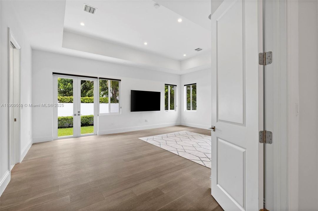 В аренду: $17,000 (6 спален, 6 ванн, 4444 Квадратных фут)