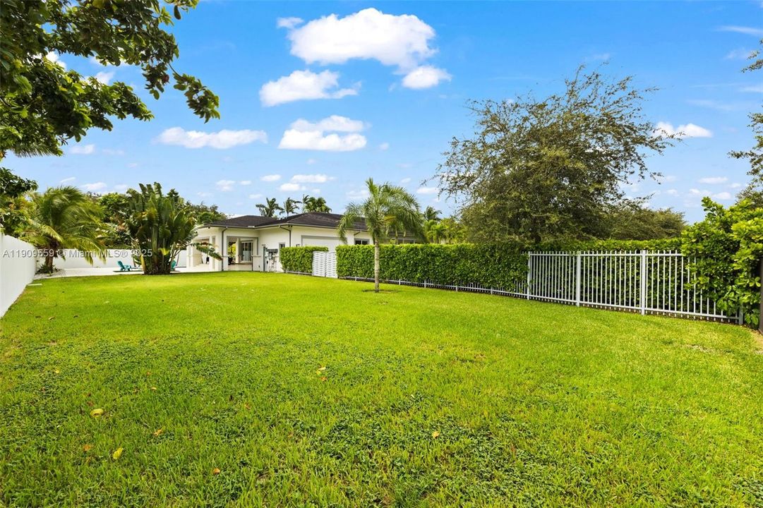 В аренду: $17,000 (6 спален, 6 ванн, 4444 Квадратных фут)