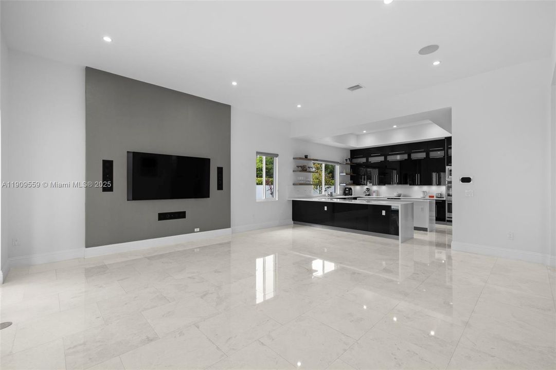 В аренду: $17,000 (6 спален, 6 ванн, 4444 Квадратных фут)