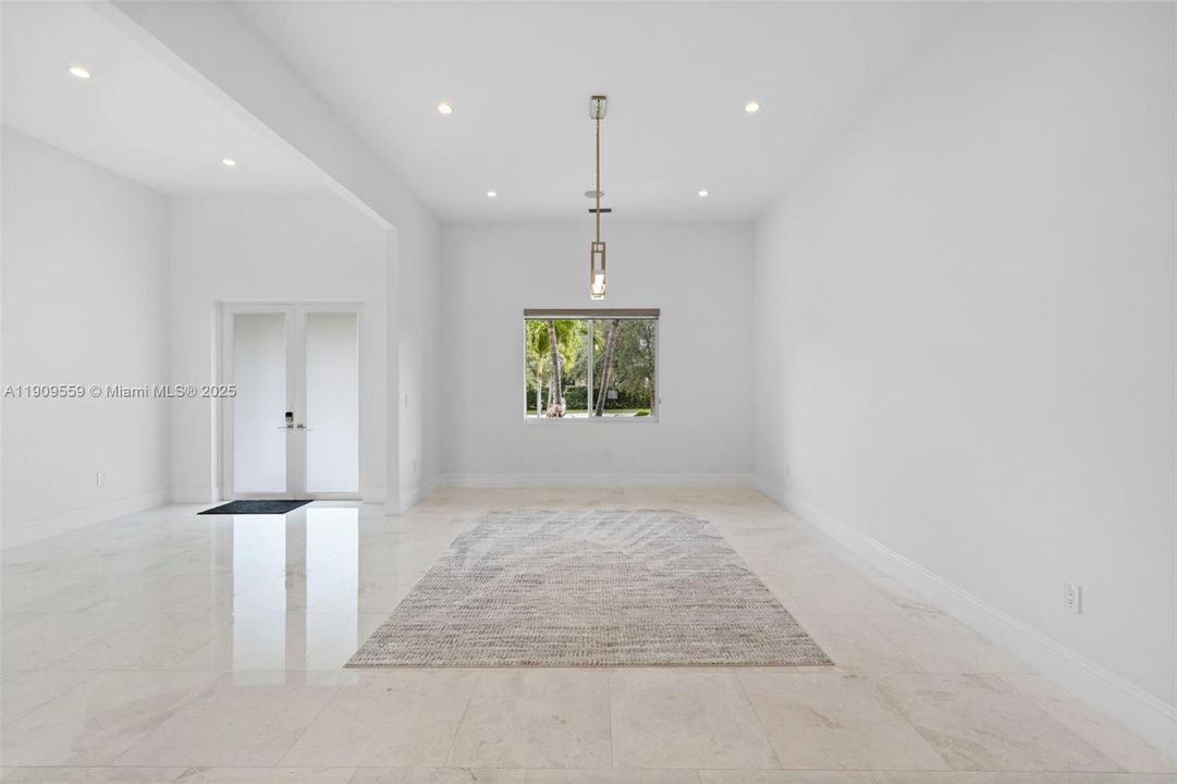 В аренду: $17,000 (6 спален, 6 ванн, 4444 Квадратных фут)