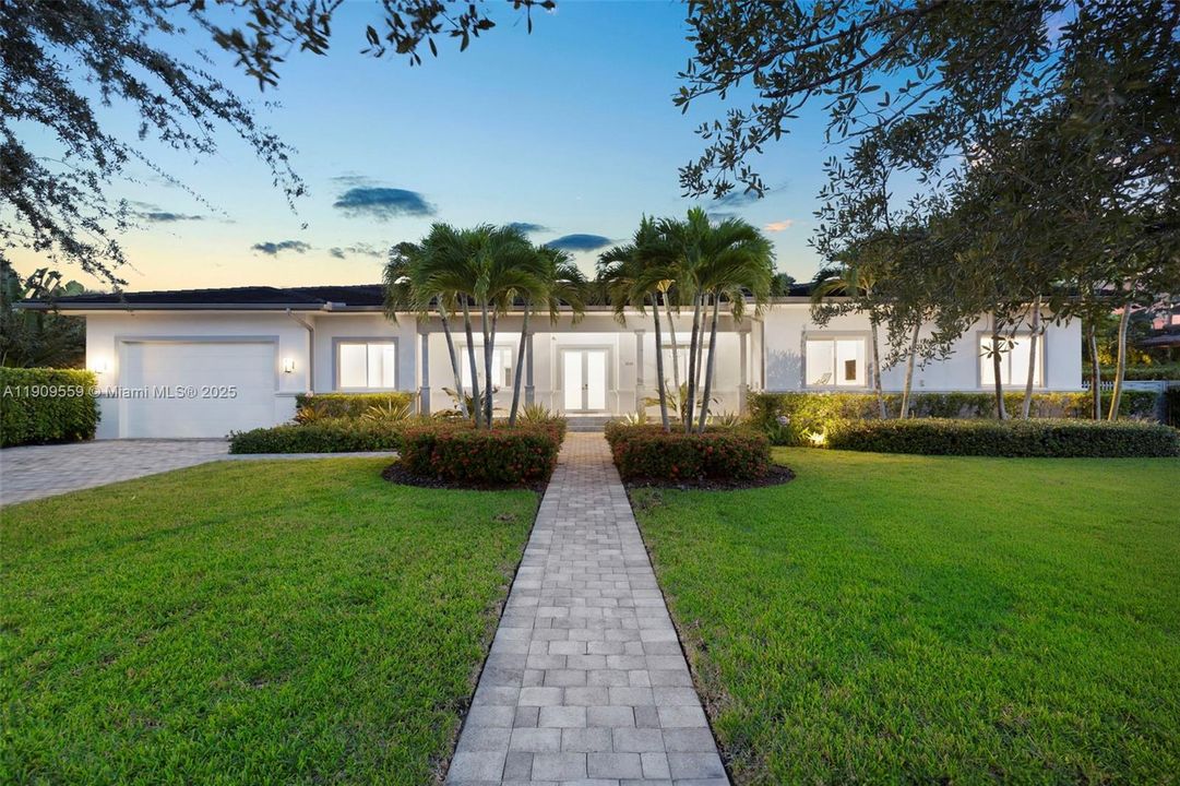 В аренду: $17,000 (6 спален, 6 ванн, 4444 Квадратных фут)