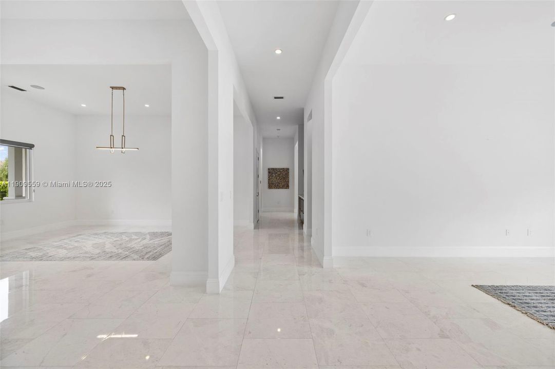 В аренду: $17,000 (6 спален, 6 ванн, 4444 Квадратных фут)