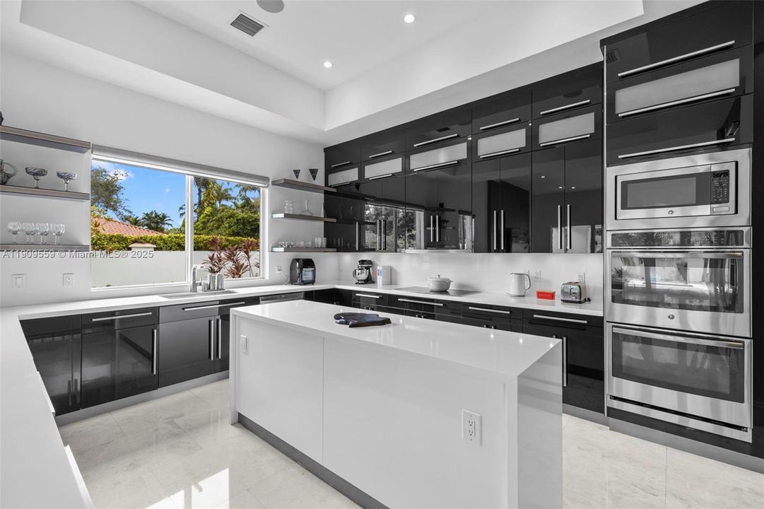 В аренду: $17,000 (6 спален, 6 ванн, 4444 Квадратных фут)