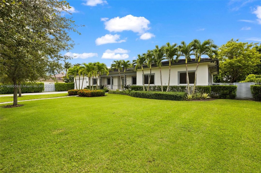 В аренду: $17,000 (6 спален, 6 ванн, 4444 Квадратных фут)