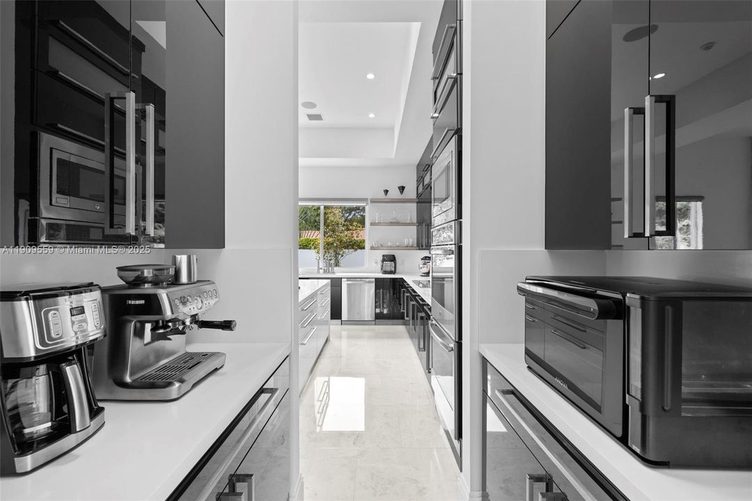 В аренду: $17,000 (6 спален, 6 ванн, 4444 Квадратных фут)