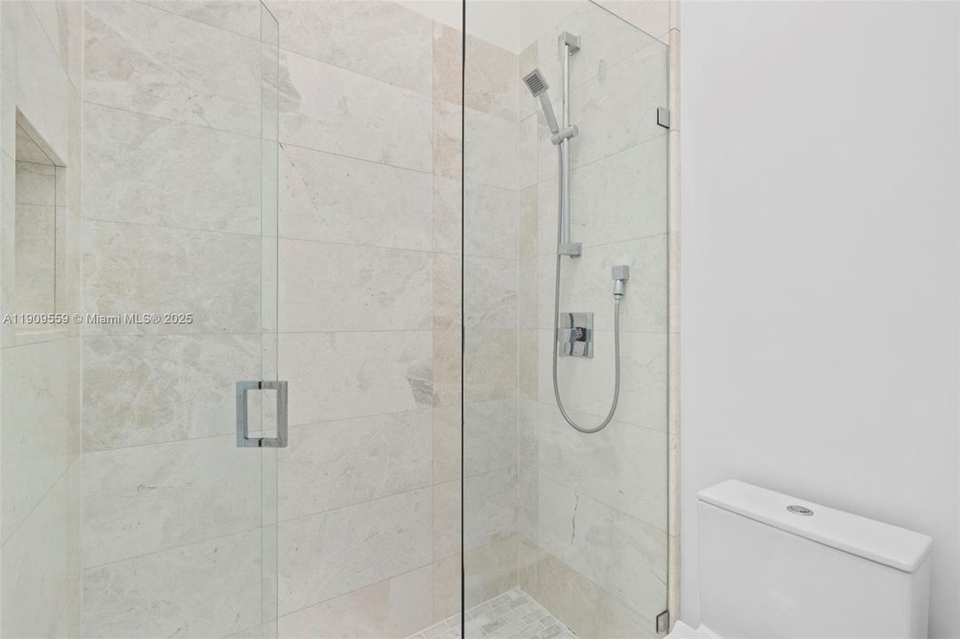 В аренду: $17,000 (6 спален, 6 ванн, 4444 Квадратных фут)