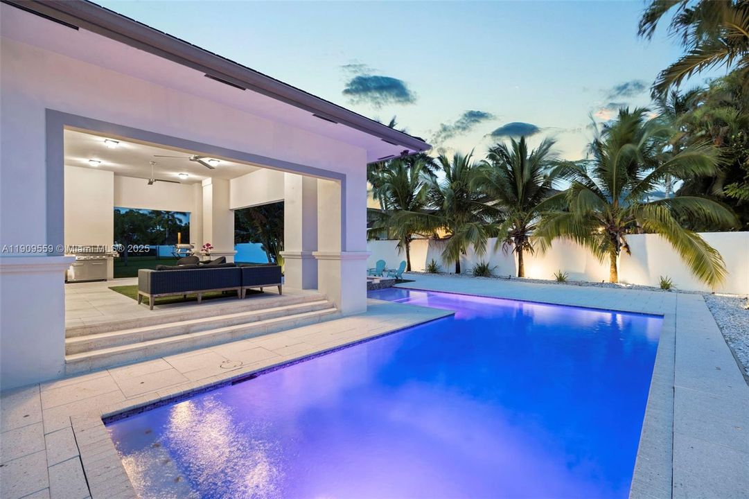 В аренду: $17,000 (6 спален, 6 ванн, 4444 Квадратных фут)