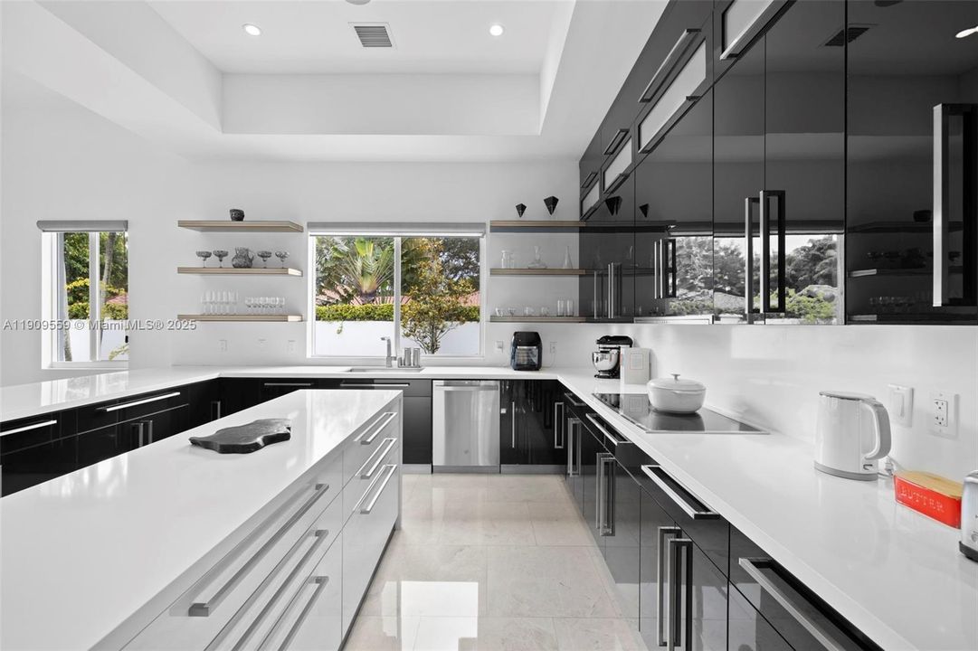 В аренду: $17,000 (6 спален, 6 ванн, 4444 Квадратных фут)