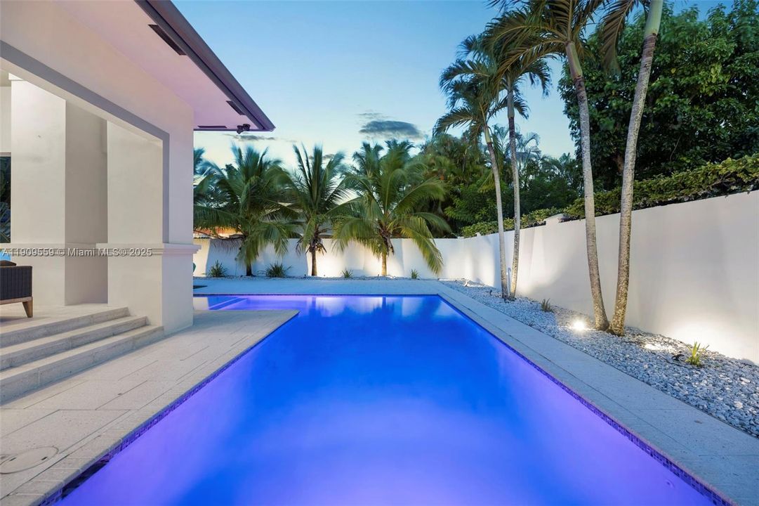 В аренду: $17,000 (6 спален, 6 ванн, 4444 Квадратных фут)