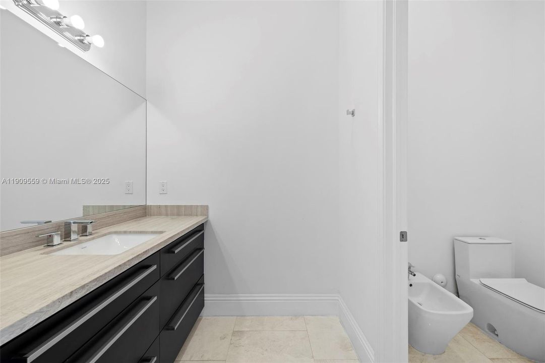 В аренду: $17,000 (6 спален, 6 ванн, 4444 Квадратных фут)