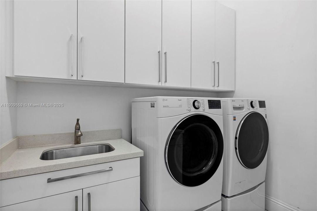 В аренду: $17,000 (6 спален, 6 ванн, 4444 Квадратных фут)