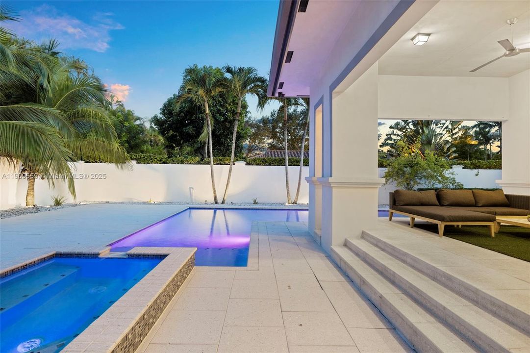 В аренду: $17,000 (6 спален, 6 ванн, 4444 Квадратных фут)