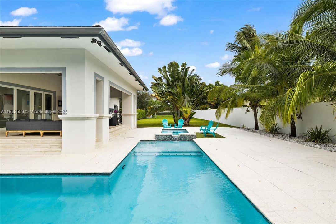 В аренду: $17,000 (6 спален, 6 ванн, 4444 Квадратных фут)