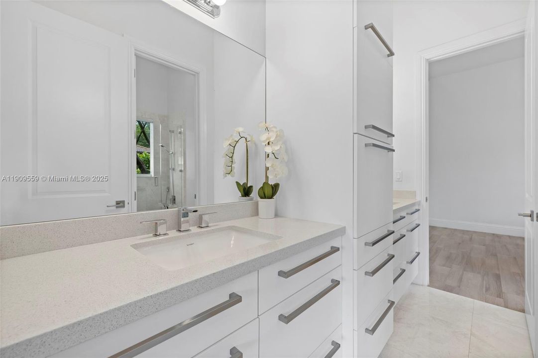 В аренду: $17,000 (6 спален, 6 ванн, 4444 Квадратных фут)