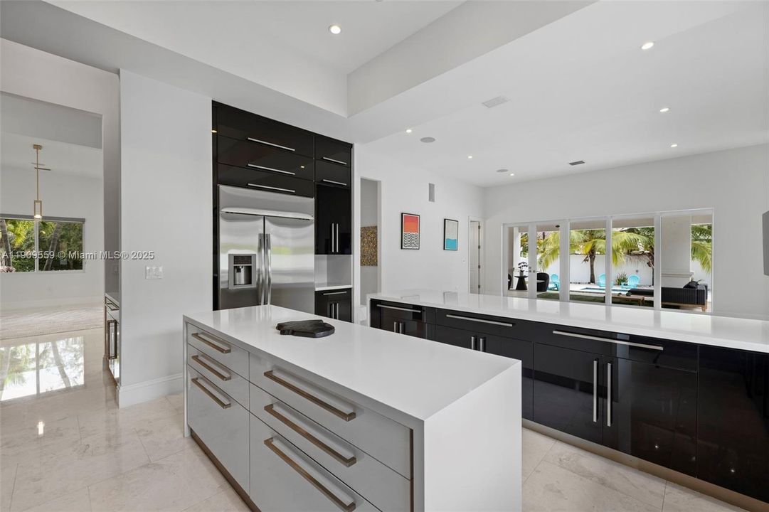 В аренду: $17,000 (6 спален, 6 ванн, 4444 Квадратных фут)