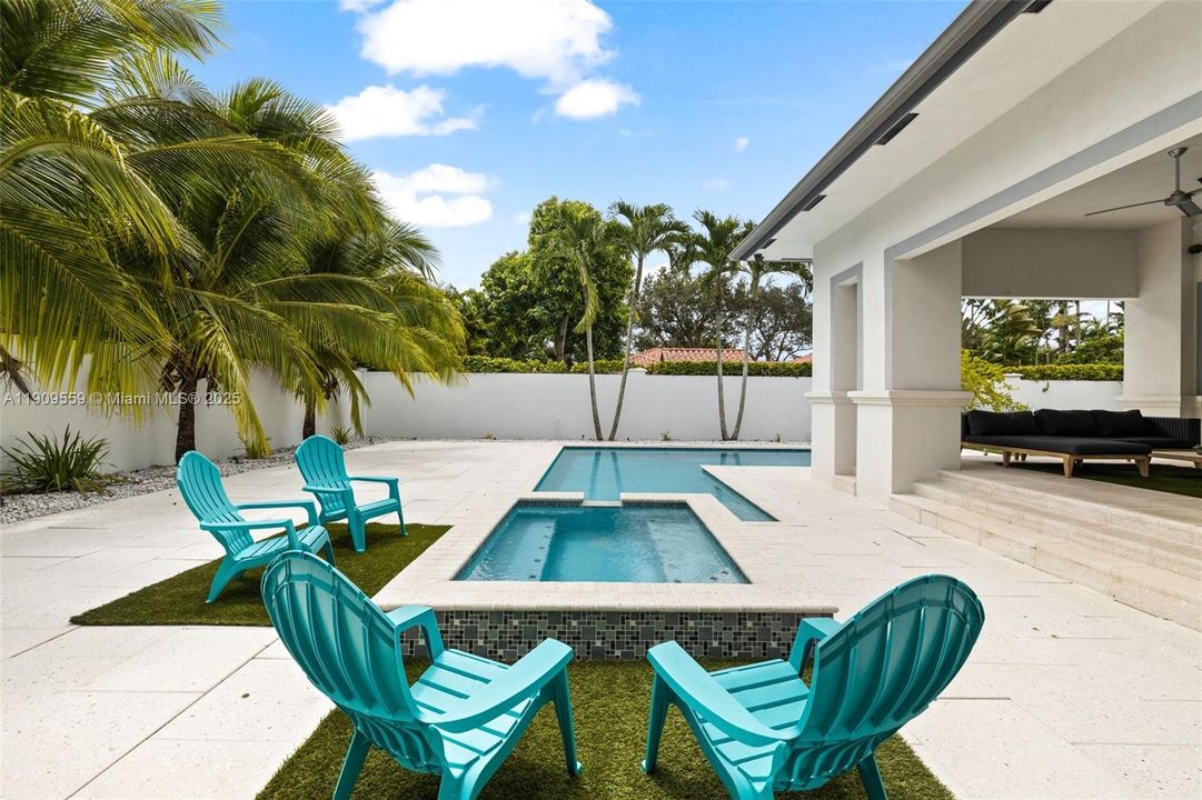 В аренду: $17,000 (6 спален, 6 ванн, 4444 Квадратных фут)