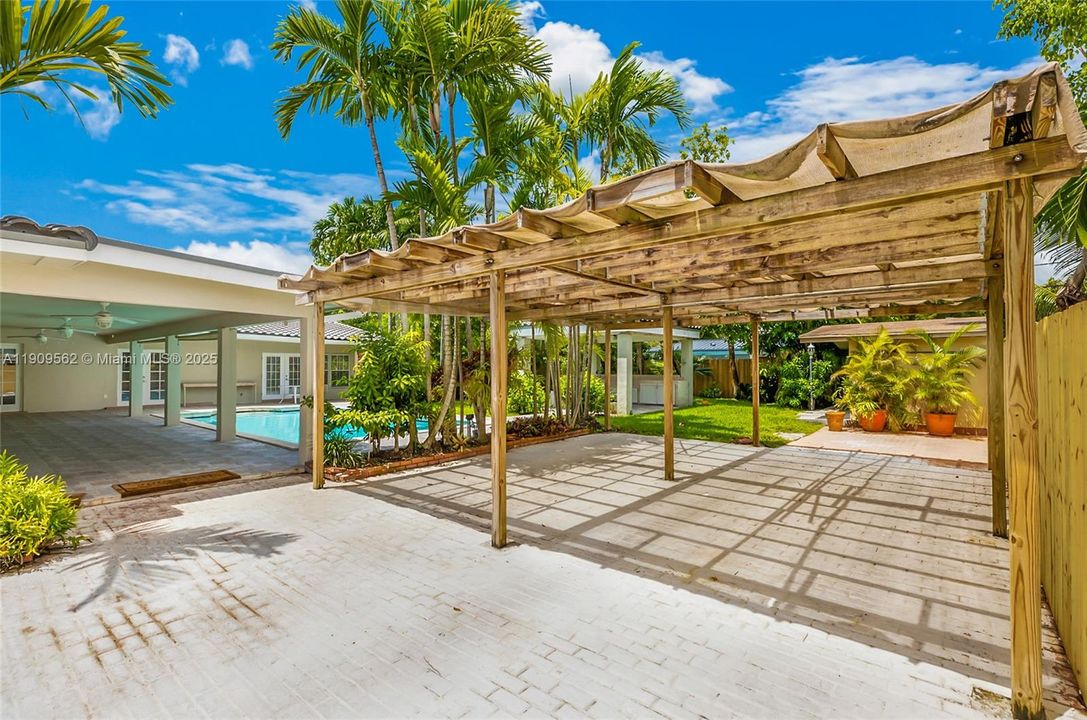 En Renta: $7,800 (4 camas, 3 baños, 4200 Pies cuadrados)