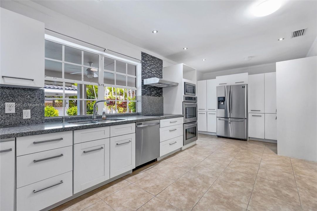 En Renta: $7,800 (4 camas, 3 baños, 4200 Pies cuadrados)