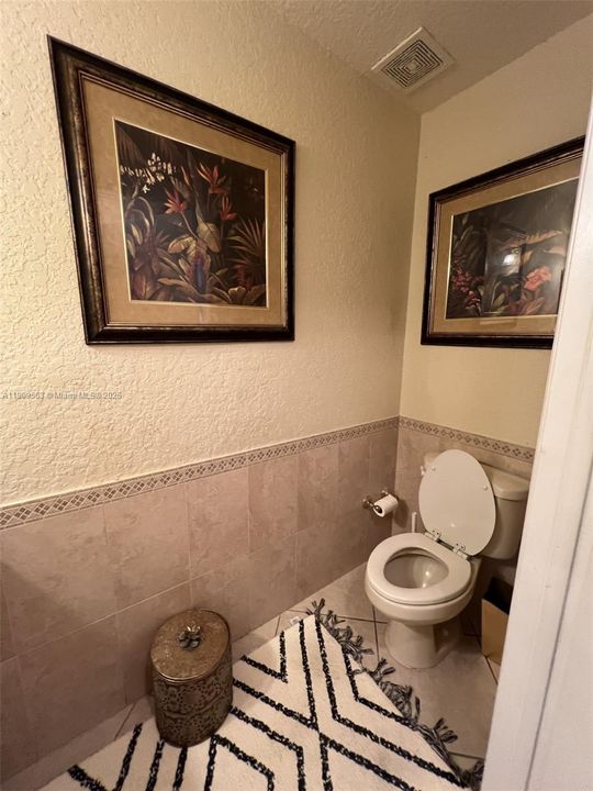 Под контрактом: $599,000 (4 спален, 2 ванн, 2231 Квадратных фут)