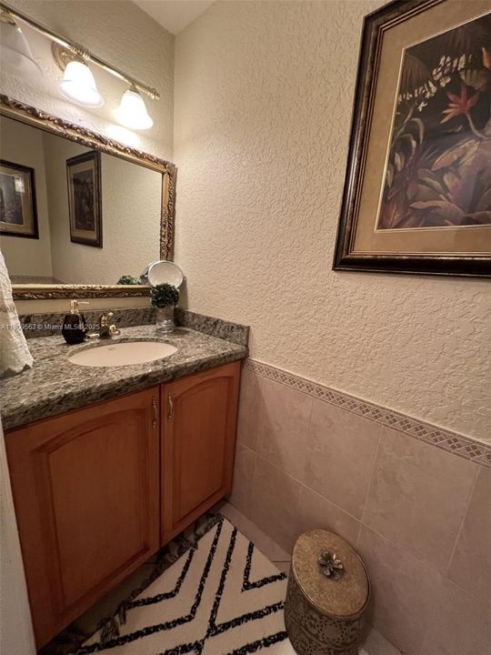 Под контрактом: $599,000 (4 спален, 2 ванн, 2231 Квадратных фут)