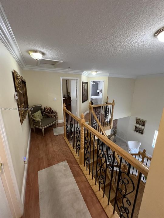 Под контрактом: $599,000 (4 спален, 2 ванн, 2231 Квадратных фут)