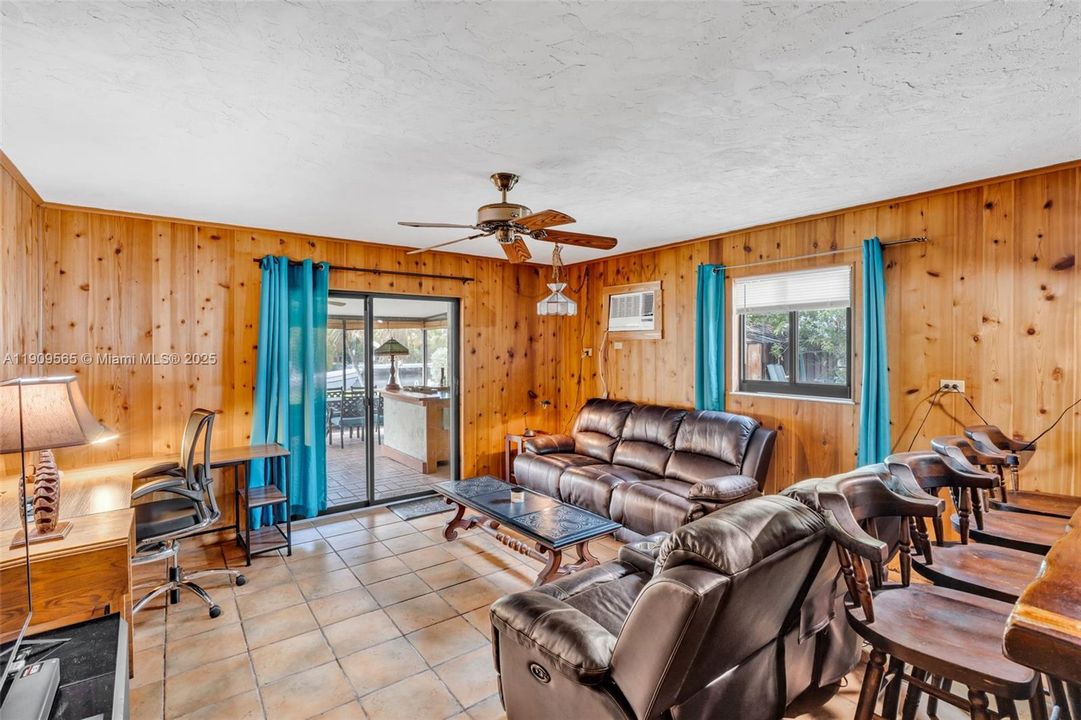 待售: $1,750,000 (3 贝兹, 4 浴室, 1850 平方英尺)