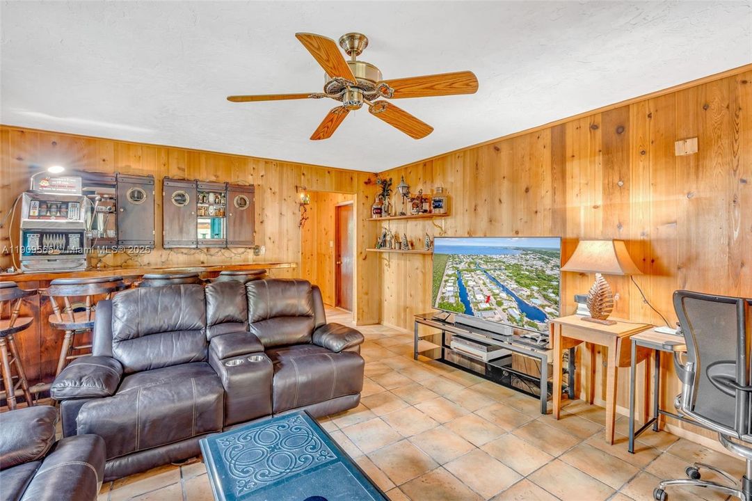 待售: $1,750,000 (3 贝兹, 4 浴室, 1850 平方英尺)