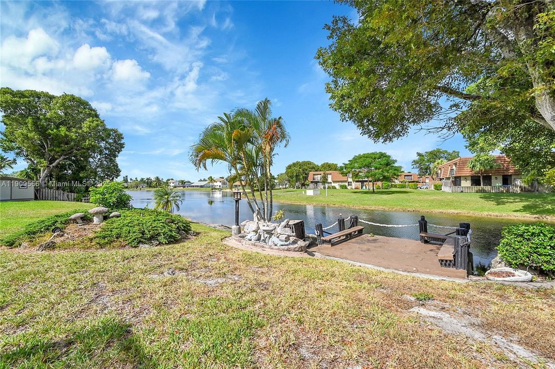 Под контрактом: $580,000 (3 спален, 2 ванн, 1715 Квадратных фут)