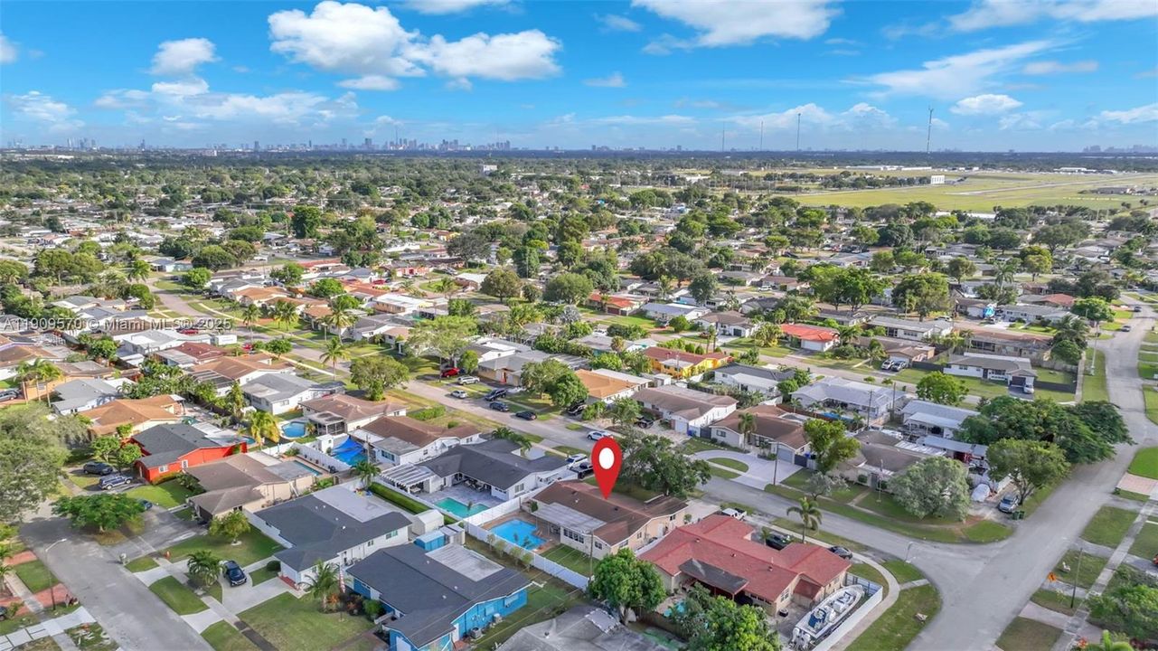 Activo con contrato: $600,000 (4 camas, 2 baños, 2029 Pies cuadrados)