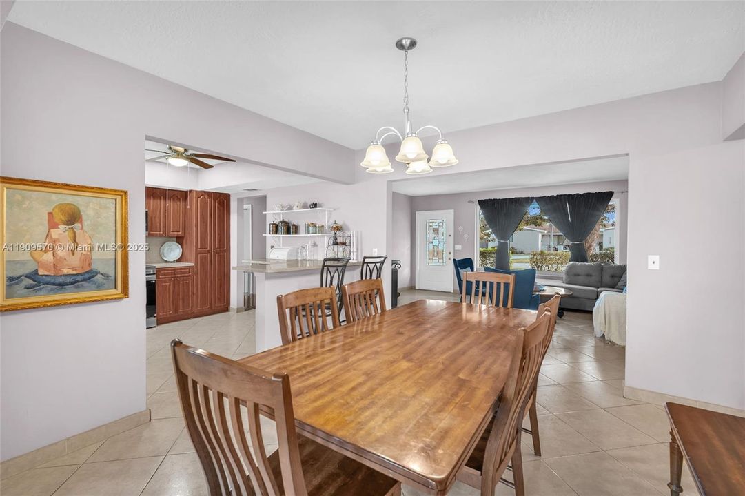 Activo con contrato: $600,000 (4 camas, 2 baños, 2029 Pies cuadrados)