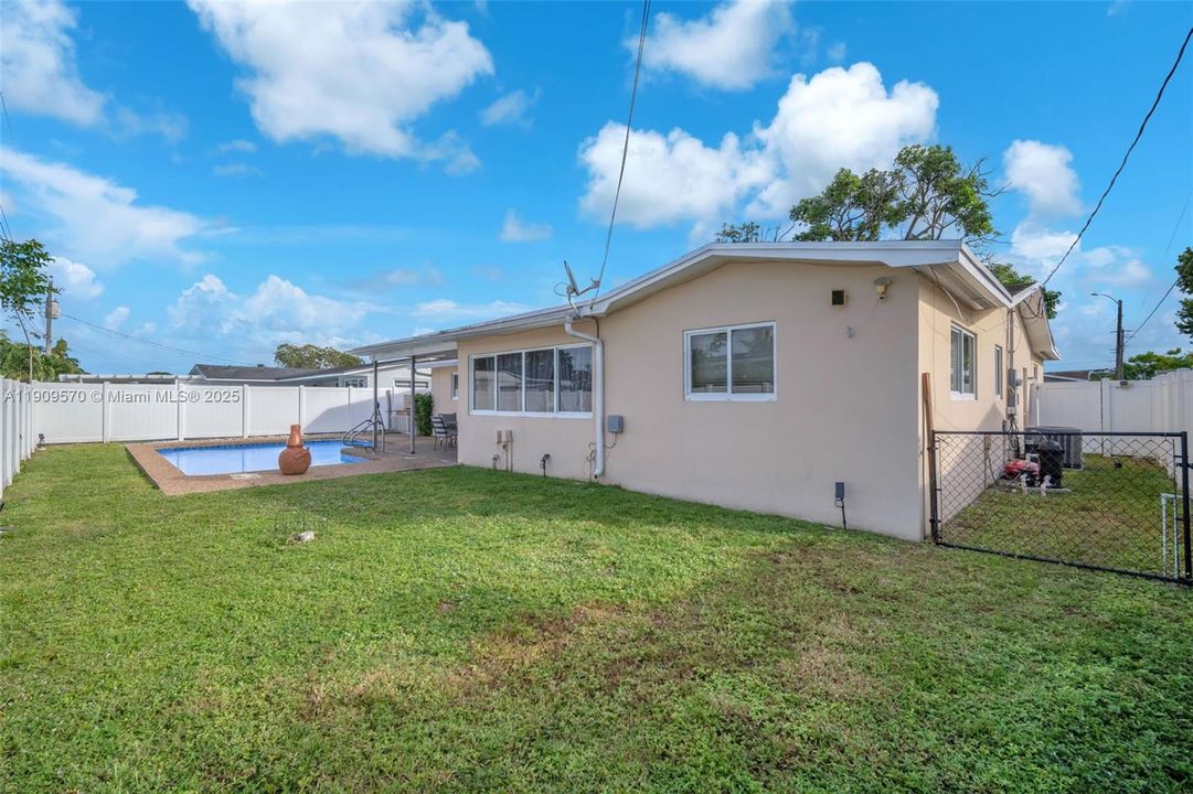 Activo con contrato: $600,000 (4 camas, 2 baños, 2029 Pies cuadrados)