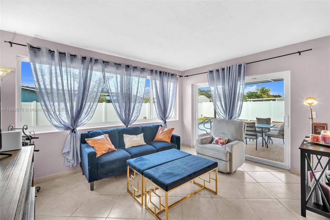 Activo con contrato: $600,000 (4 camas, 2 baños, 2029 Pies cuadrados)