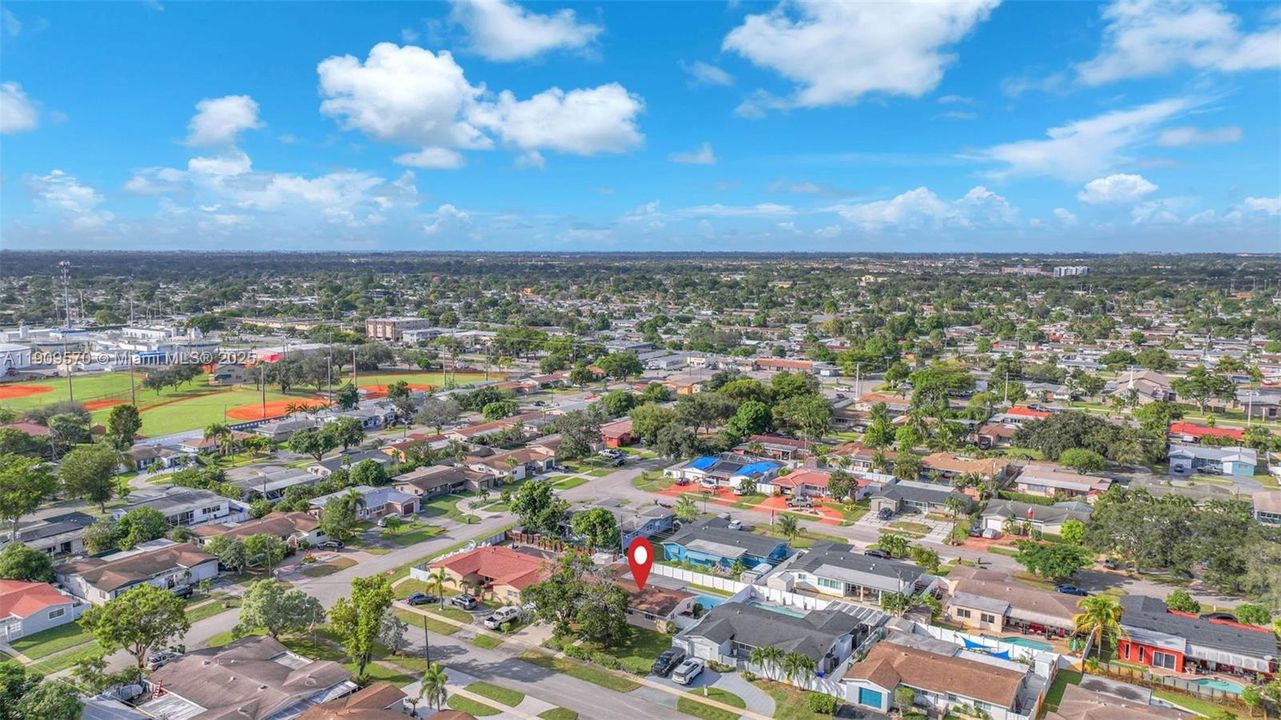 Activo con contrato: $600,000 (4 camas, 2 baños, 2029 Pies cuadrados)