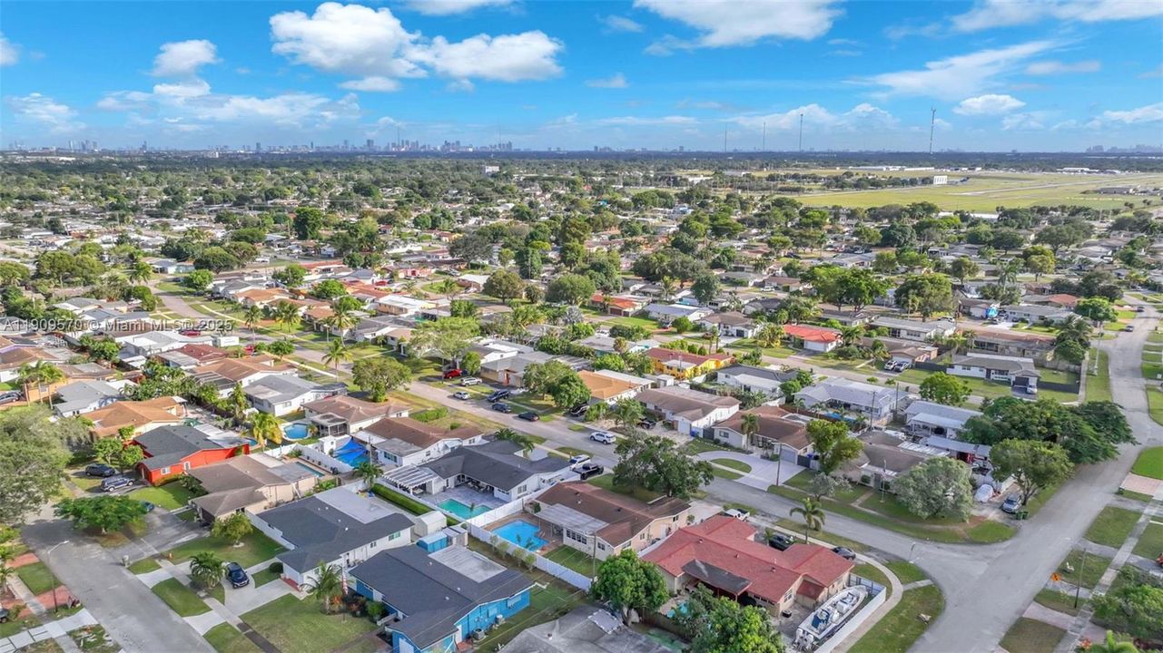 Activo con contrato: $600,000 (4 camas, 2 baños, 2029 Pies cuadrados)