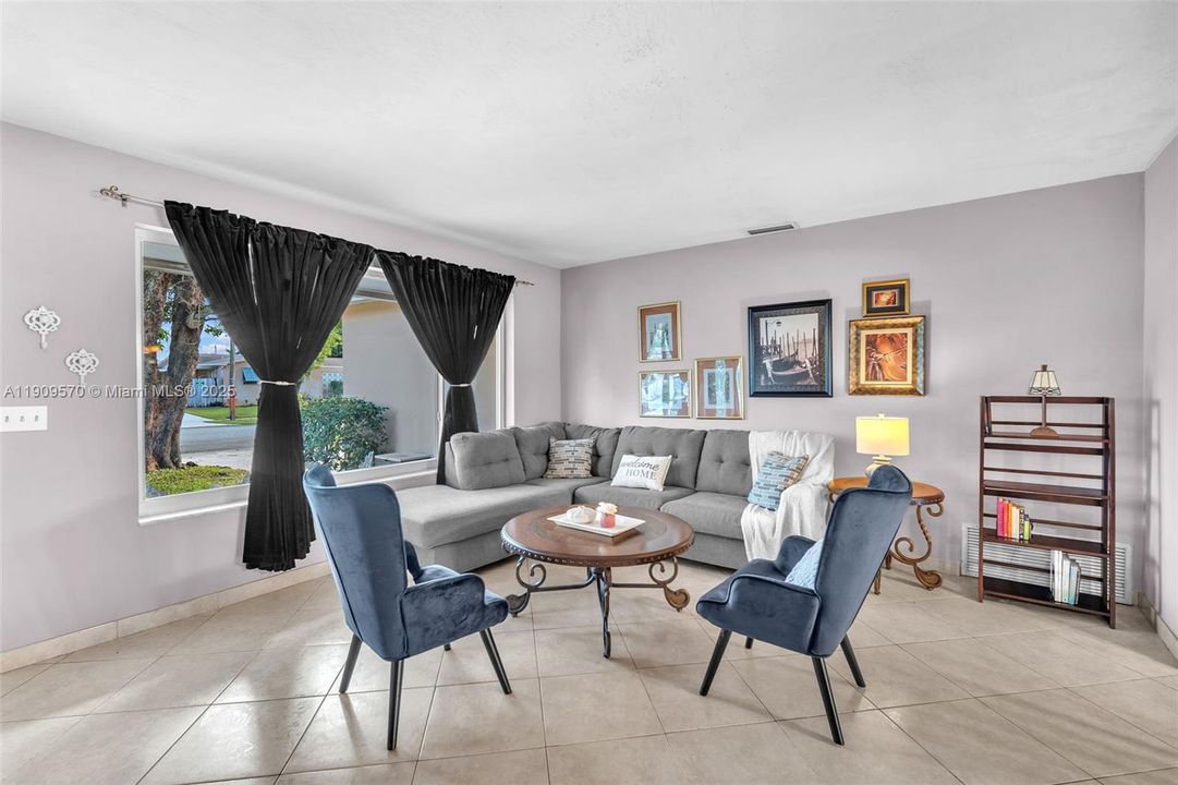 Activo con contrato: $600,000 (4 camas, 2 baños, 2029 Pies cuadrados)