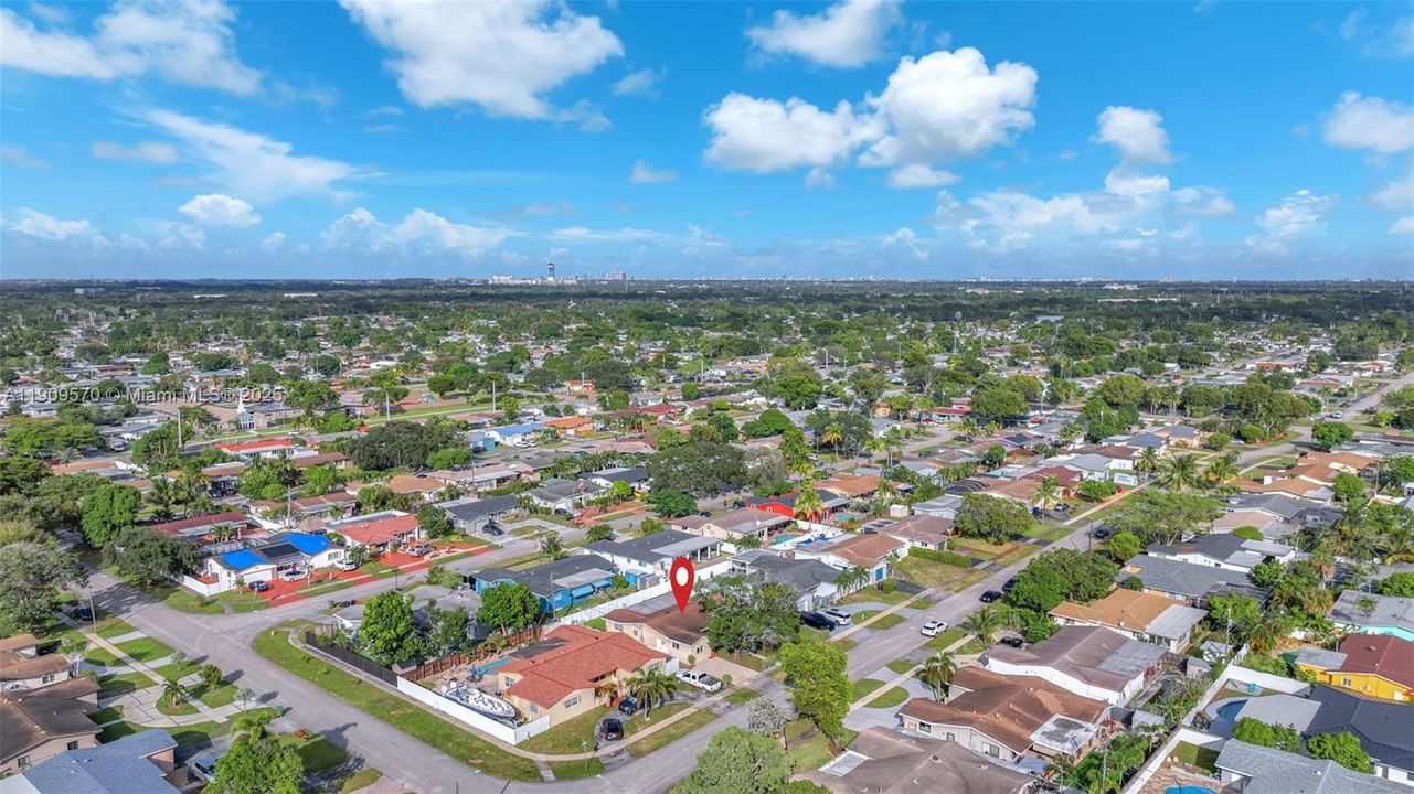 Activo con contrato: $600,000 (4 camas, 2 baños, 2029 Pies cuadrados)