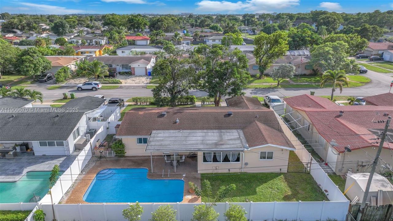 Activo con contrato: $600,000 (4 camas, 2 baños, 2029 Pies cuadrados)