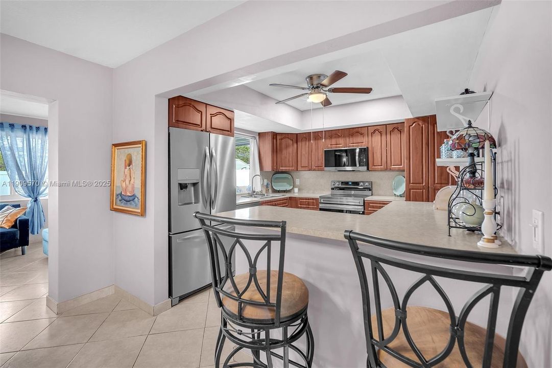 Activo con contrato: $600,000 (4 camas, 2 baños, 2029 Pies cuadrados)