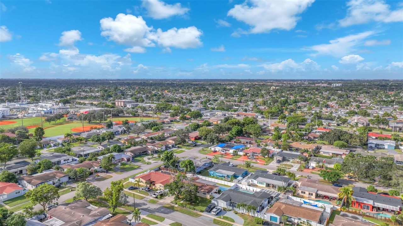 Activo con contrato: $600,000 (4 camas, 2 baños, 2029 Pies cuadrados)