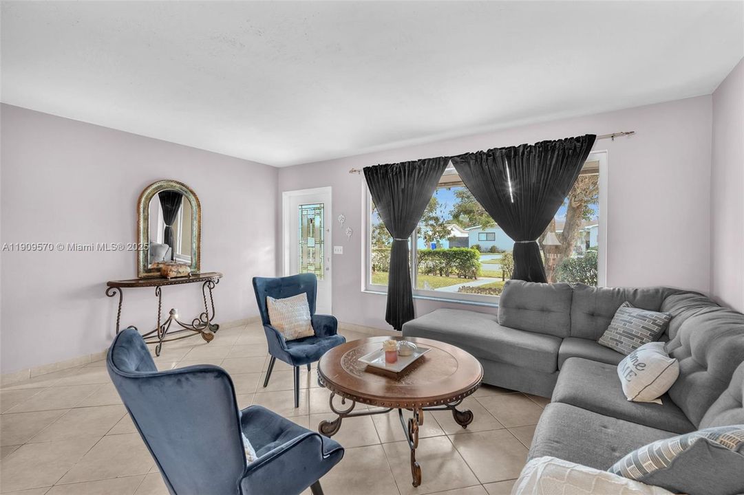 Activo con contrato: $600,000 (4 camas, 2 baños, 2029 Pies cuadrados)