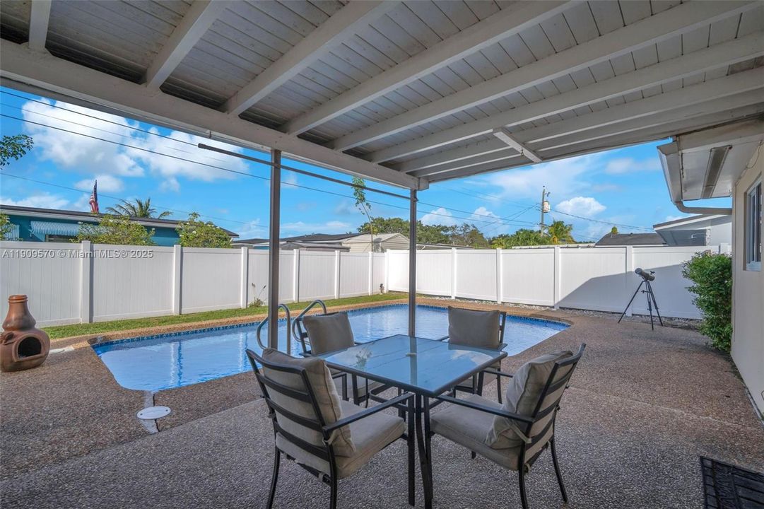 Activo con contrato: $600,000 (4 camas, 2 baños, 2029 Pies cuadrados)