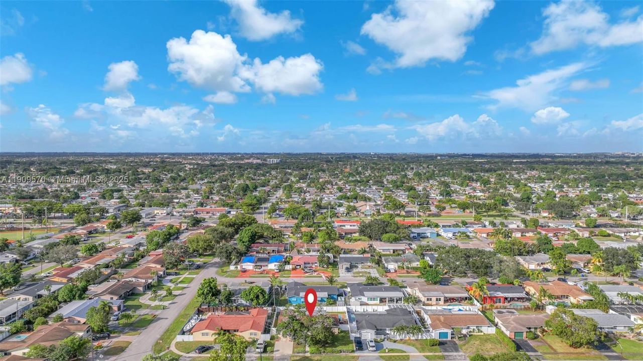 Activo con contrato: $600,000 (4 camas, 2 baños, 2029 Pies cuadrados)