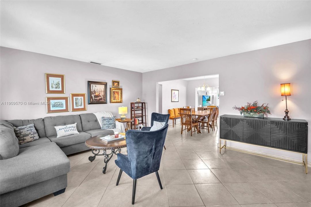 Activo con contrato: $600,000 (4 camas, 2 baños, 2029 Pies cuadrados)